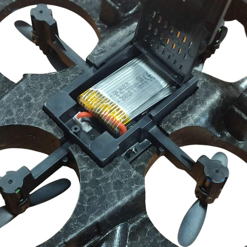 Радіокерований літак-винищувач H36 на пульті керування фото 7