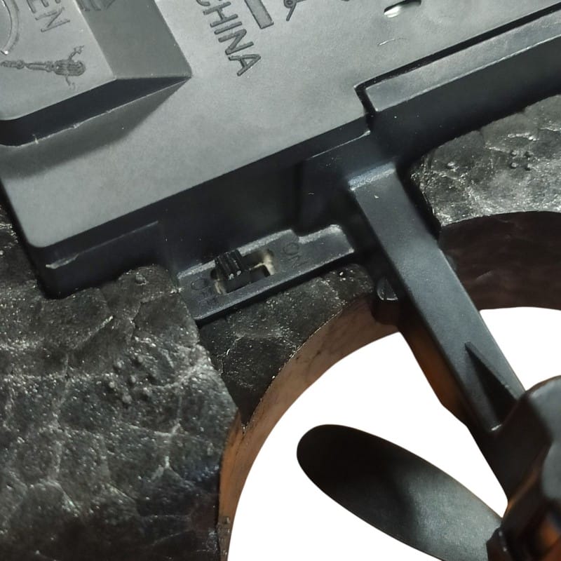 Радіокерований літак-винищувач H36 на пульті керування фото 8