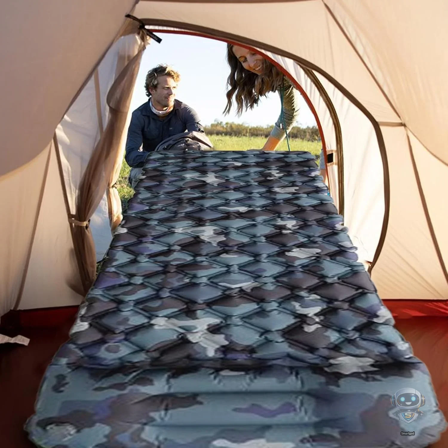 Туристичний надувний матрац-каремат з подушкою та вбудованим насосом Outdoor Sleeping (60х190 см) (Комуфляжний)